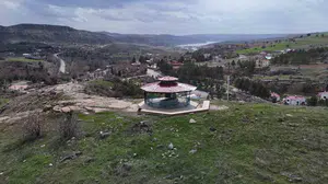 Sivas’ın manevi nöbetçisi: Hakim tepedeki türbe ziyaretçi akınına uğruyor