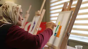 Feke’de tozlu raflardan sanat galerisine: Kadınların hayalleri bu binada hayat buldu