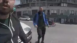 Trafikte korna çalmanın bedeli ağır oldu: Sinyalsiz dönüş yapan sürücüye tepki gösterince darp edildi