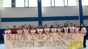 Diyarbakır’da spor sahasında anlamlı mesaj: Gençlerden şiddete karşı birlik çağrısı