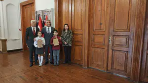 Kadıköy’ün minik kaymakamı makama oturur oturmaz herkesi şaşırttı: İlk icraatı patlamış mısır oldu