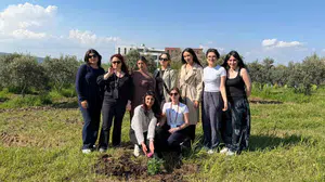 Acı dolu günleri fidanlarla yeşerttiler: Üniversiteli gençlerden anlamlı vefa