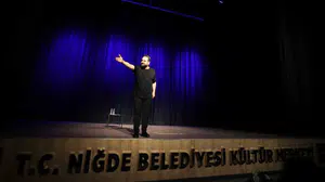 Niğde'de sanat rüzgarı dindi: Dokuz günlük tiyatro maratonu ayakta alkışlandı