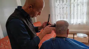 Efeler’de kimse yalnız değil: Başkan Yetişkin’in şefkat eli en ücra hanelere ulaşıyor