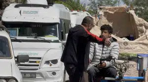 Trafikte dehşet anları: Otomobiliyle yolunu kesti, "Kralı gelse fark etmez" diye bağırdı