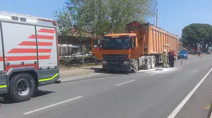 Bayındır’da korkutan yangın: Seyir halindeki kamyon bir anda alev topuna döndü