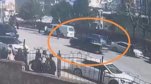 Balkondan düşen 3 yaşındaki çocuk, ağır yaralandı