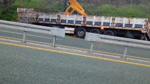 Elazığ’da tır yoldan çıktı: 1 yaralı