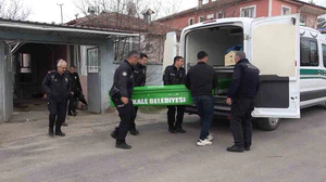 Kan donduran cinayet: İki kardeş bir oldu, babalarını bıçak ve baltayla öldürdü