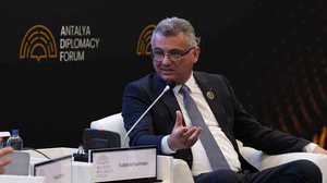 Büyük devletlere yaslanma siyaseti bitti mi? Erhürman’dan gerçekçi çözüm reçetesi