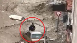 Samsun’da dehşet anları: Sel sularının ortasında kalan genç ölümle dans etti