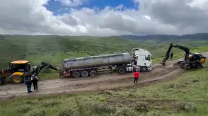 Trafikten kurtulmak isterken batağa saplandılar: Bolu'da bayram yolculuğu kabusa döndü