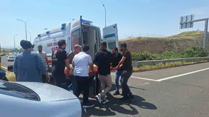Birecik yolunda can pazarı: İki otomobil hurdaya döndü, yaralılar hastaneye kaldırıldı