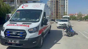 Karaman’da kavşak kazası: Genç motosiklet sürücüsünün olduğu araçtaki yolcu hastanelik oldu