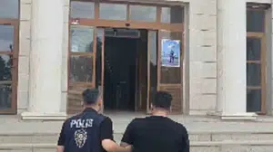 Kırıkhan’da firari avı: Uyuşturucu suçlusuna kelepçe takıldı