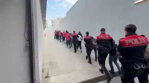 Sosyal medyayı fuhuş ağına çevirdiler: Çatı operasyonuyla yakalandılar