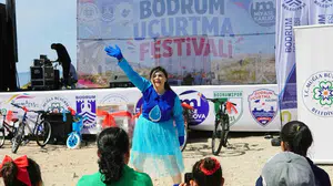 Gökyüzü uçurtmalarla doldu, minikler suyun değerini oyunla öğrendi: MUSKİ’den festivalde farkındalık dersi