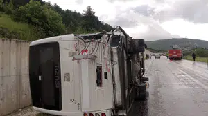 Tokat’ta korkutan kaza: Belediye minibüsü itfaiye aracıyla çarpıştı