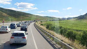 Trabzon’da bayram bitti, yollar kilitlendi: Sürücüler saatlerdir direksiyon başında mahsur