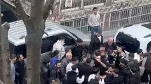 Sultangazi’de sokak ortasında dehşet anları: Ailelerin karıştığı kavgada silahlar konuştu