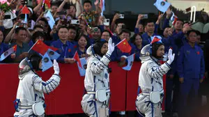 Çin’den tarihi adım: Uzayda bir yıl geçirecek ilk astronot yola çıktı