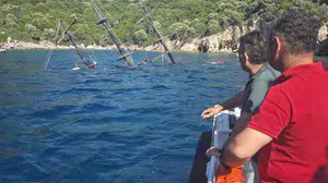 Marmaris'te korku dolu anlar: 110 yolcuyu taşıyan tekne sulara gömüldü