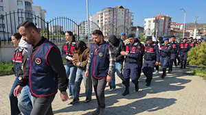 Beğeni ve yorum vaadiyle kandırdılar: 980 milyon liralık dev vurgun operasyonuyla çökertildi