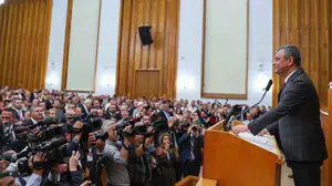 Özgür Özel’den sert ekonomi eleştirisi: Emekli kurbanlık alamaz hale geldi, gıda enflasyonunda dünya rekoru kırdık