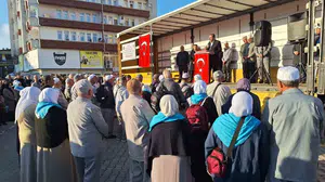 Vezirköprü’de duygusal vedalaşma: 80 hacı adayı kutsal topraklara dualarla uğurlandı