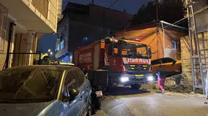 Eyüpsultan’da geceyi aydınlatan dehşet: Bodrum katındaki yangında 4 kişi yaşam mücadelesi veriyor