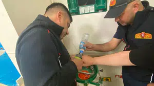 Acı dolu anlar hastanede son buldu: İtfaiye ekipleri parmağa sıkışan yüzüğü milimetrik operasyonla çıkardı