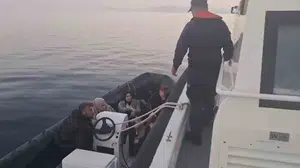 Kuşadası açıklarında gece operasyonu: Kaçakçılık şebekesine Sahil Güvenlik darbesi