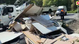 Sarıyer’de sabah saatlerinde karavan dehşeti: Kontrolden çıkan araç hurdaya döndü