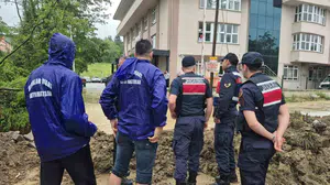 Kozcağız’da kabus dolu anlar: Sağlık ocağını su bastı, 30 kişi mahsur kaldı