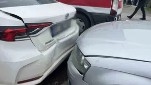 Sinop’ta trafik kâbusu: Üç araç birbirine girdi, minik yolcu hastanelik oldu