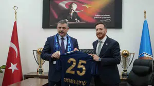 Şampiyonluk coşkusuna Bakan Çiftçi de ortak oldu: Erzurumspor’a Süper Lig tebriği