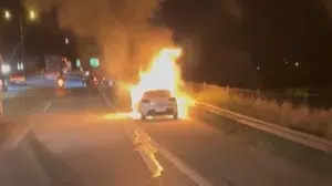 Gece yolculuğu kabusa döndü: Otoyolda seyir halindeki araç küle döndü