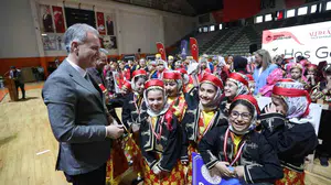İnegöl’de sahne çocukların: Altın Adımlar’da şampiyonluk heyecanı