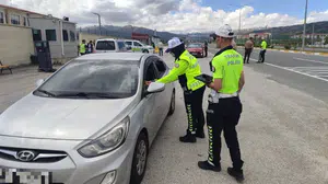 Erzincan’da bayram yolculuğu başladı: Sivil ekipler otobüslerin içine sızdı