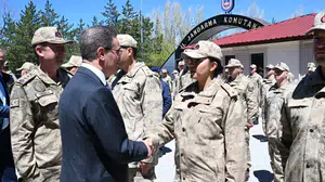 Erzurum'da bayram mesaisi: Vali Baruş güvenlik güçleriyle buluştu