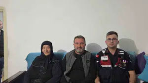 Vefa dolu bayram ziyareti: Kahraman gaziyi evinde yalnız bırakmadılar