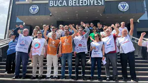 İzmir’de belediye koridorlarında tansiyon düşmüyor: Memurlar rotayı Özgür Özel’e çevirdi