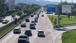 Tatilcilerin dönüş çilesi başladı: Bursa-Ankara yolunda kilometrelerce kuyruk