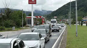 Tatili erken bitirenler yollara döküldü: Dönüş trafiğinde ilk hareketlilik başladı