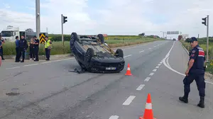 Saray yolunda korkutan kaza: Işık ihlali otomobili ters çevirdi