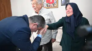 Vali Yılmaz’ın bayram mesaisi: Şehit evinde vefa ziyareti