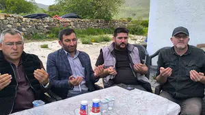Bereket için el ele verdiler: Karahallı köyünde semaya yükselen ortak dua