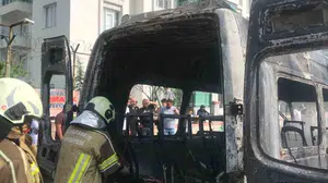 Diyarbakır’da gece yarısı korku dolu anlar: Park halindeki araç bir anda alev topuna döndü