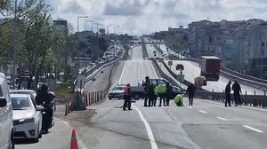 Silivri’de tehlikeli sabah: Yola saçılan binlerce vida trafiği felç etti