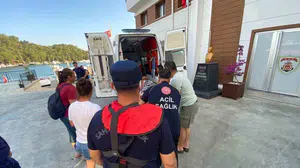 Muğla'nın Fethiye tersane adasında rahatsızlanan vatandaşa tıbbi tahliye